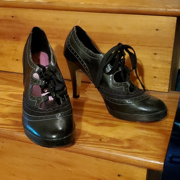 Isaac Mizrahi laced heels 8/8.5 - Picture 2 of 9